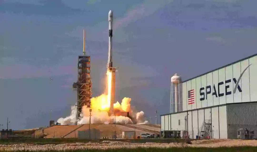 SpaceX星舰试飞解体，航空公司紧急改航避残骸危机
